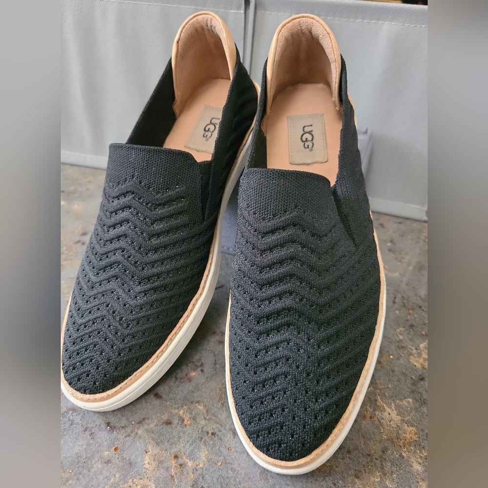 UGG Womens Black Slip-On Shoes Size 9.5